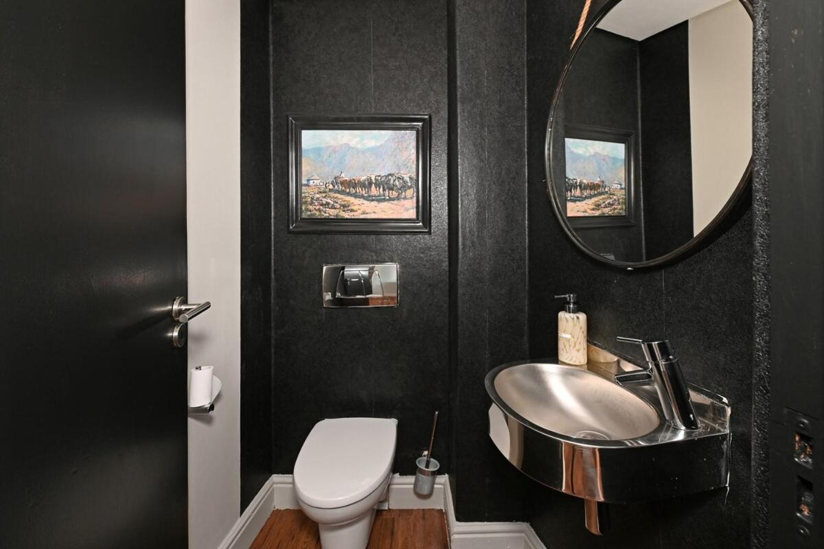 Elevated Luxury 2-bed With Elevator Access *