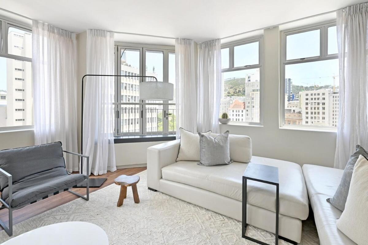 Elevated Luxury 2-bed With Elevator Access * Cape Town