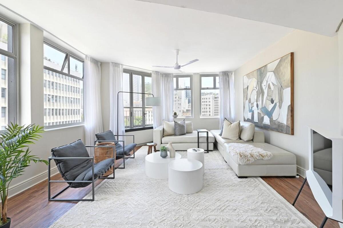 Elevated Luxury 2-bed With Elevator Access * Cape Town