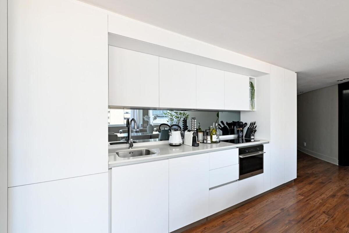 Apartment Elevated Luxury 2-bed With Elevator Access Cape Town