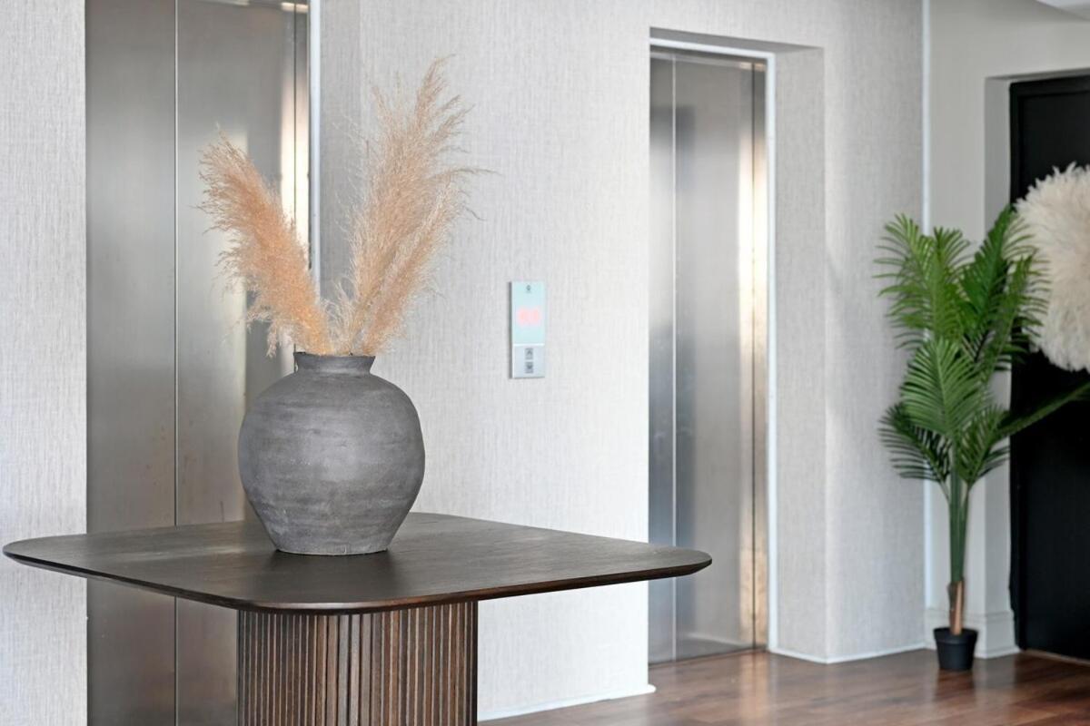 Elevated Luxury 2-bed With Elevator Access