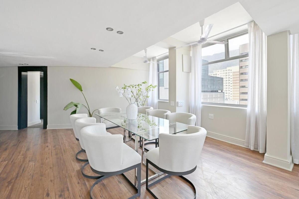 Elevated Luxury 2-bed With Elevator Access *