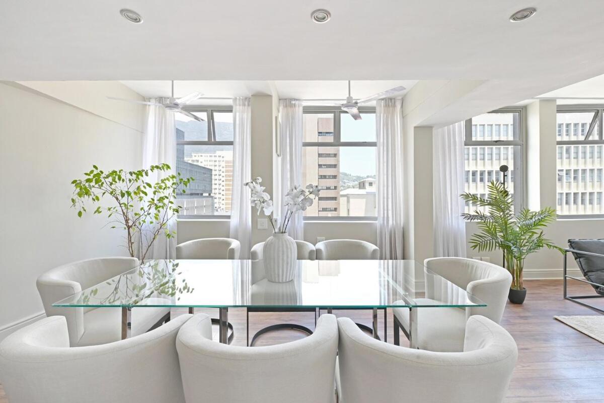 Elevated Luxury 2-bed With Elevator Access * Cape Town