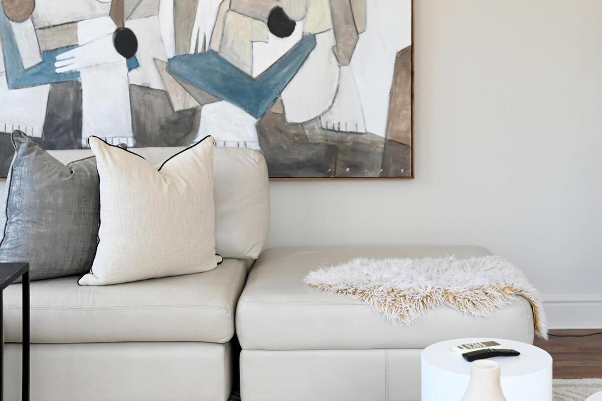 Elevated Luxury 2-bed With Elevator Access