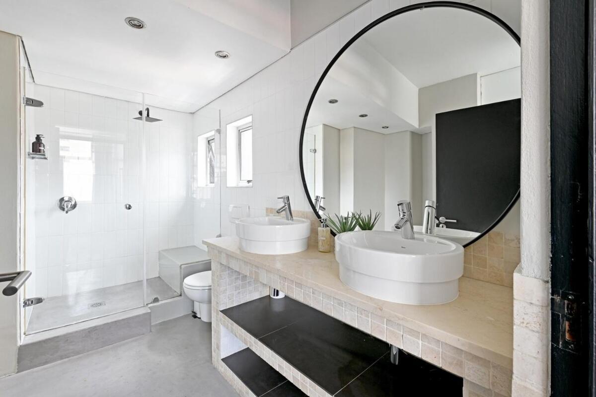 Elevated Luxury 2-bed With Elevator Access Apartment