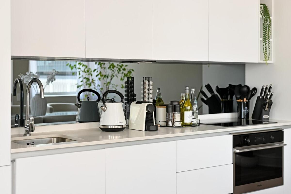 Elevated Luxury 2-bed With Elevator Access Apartment *