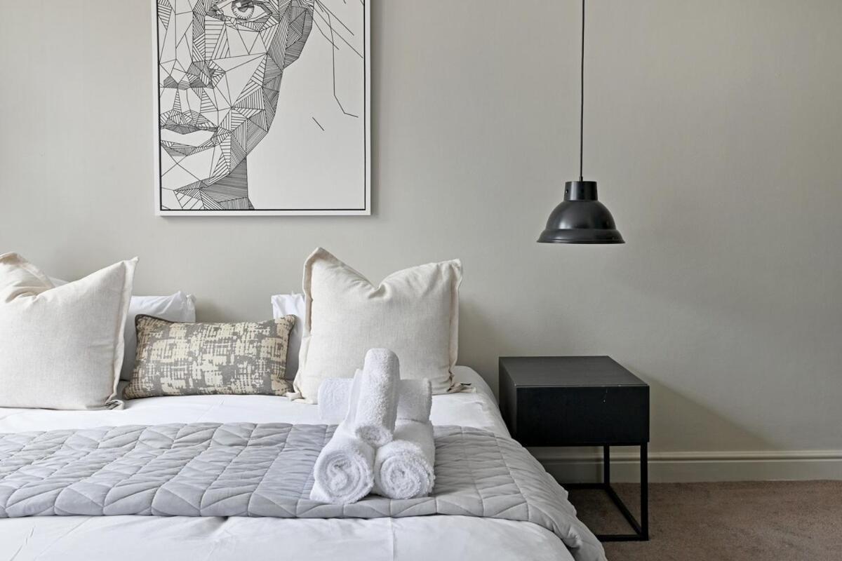 Elevated Luxury 2-bed With Elevator Access Apartment Cape Town