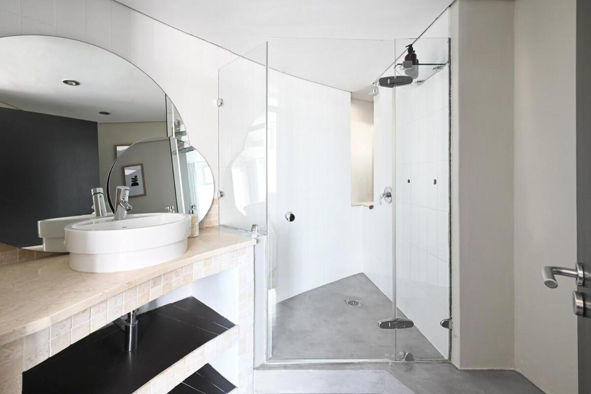 Elevated Luxury 2-bed With Elevator Access * Cape Town