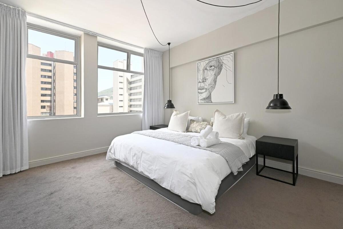 Elevated Luxury 2-bed With Elevator Access *