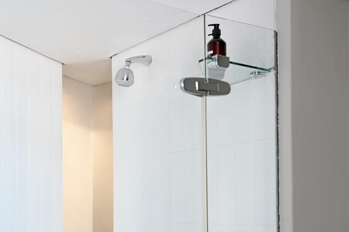 Elevated Luxury 2-bed With Elevator Access Apartment *