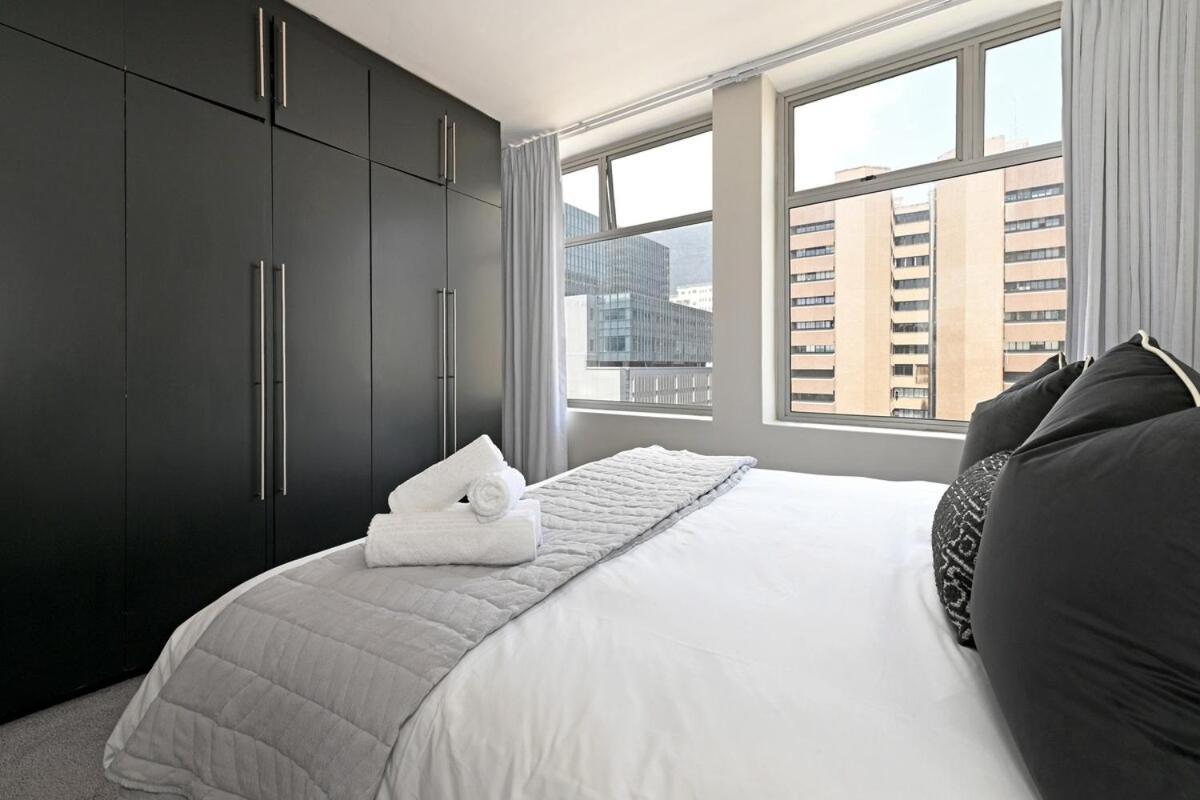 Elevated Luxury 2-bed With Elevator Access